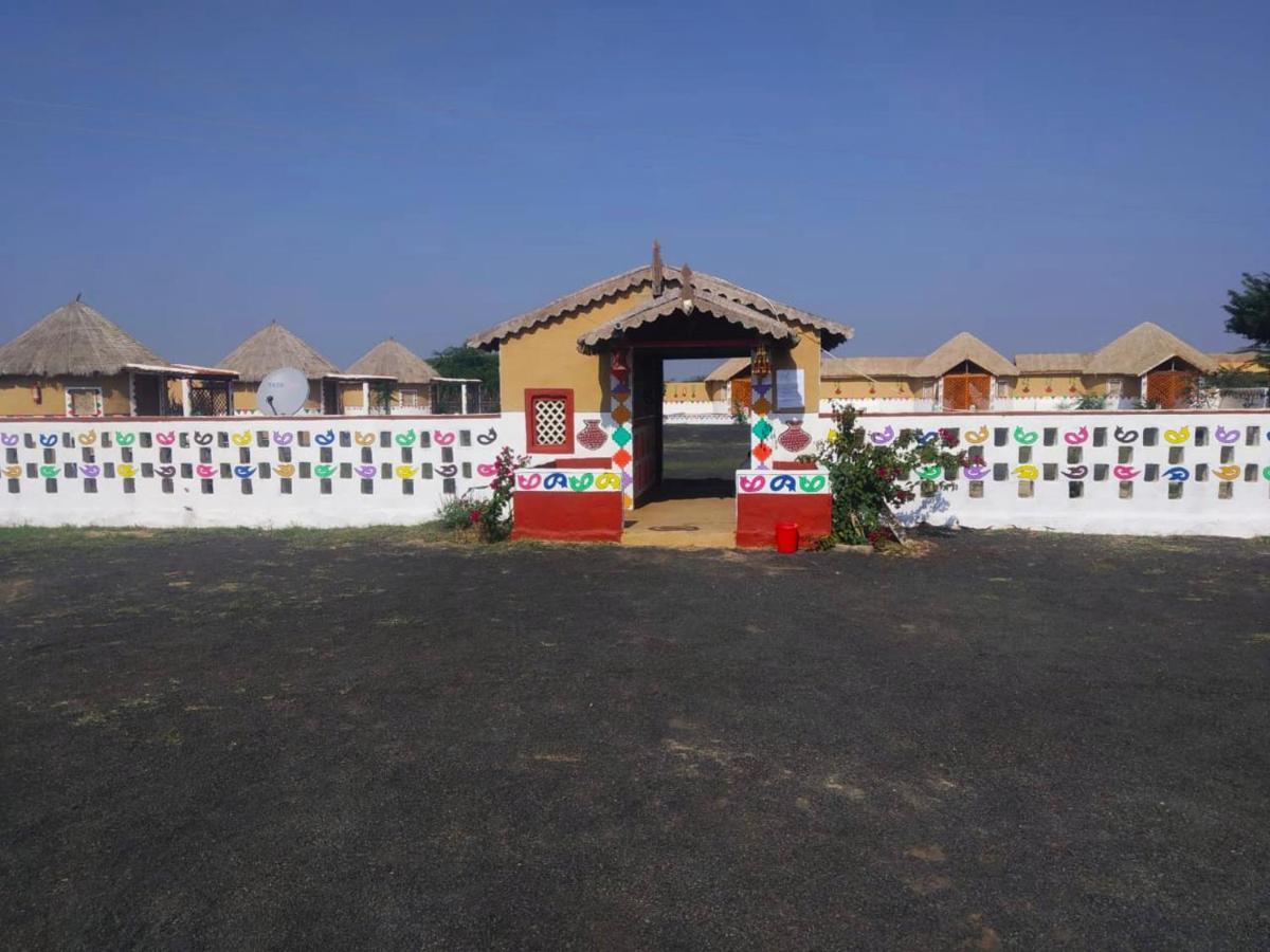 Banni Village Resort - Rann Of Kutch Bherandiāla Esterno foto