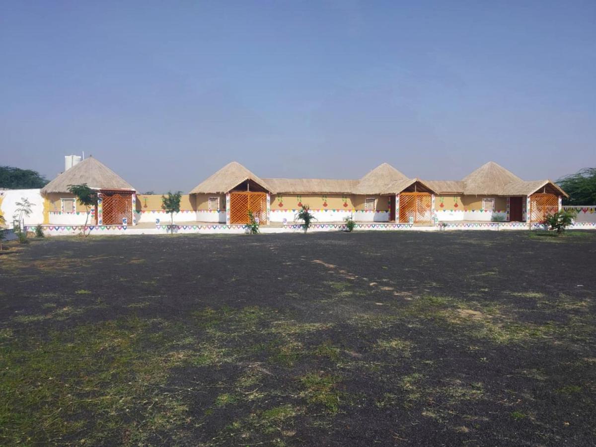 Banni Village Resort - Rann Of Kutch Bherandiāla Esterno foto