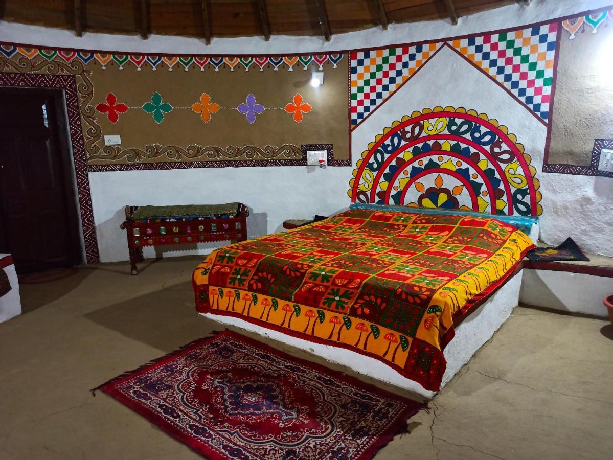 Banni Village Resort - Rann Of Kutch Bherandiāla Esterno foto