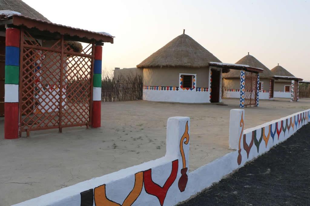 Banni Village Resort - Rann Of Kutch Bherandiāla Esterno foto