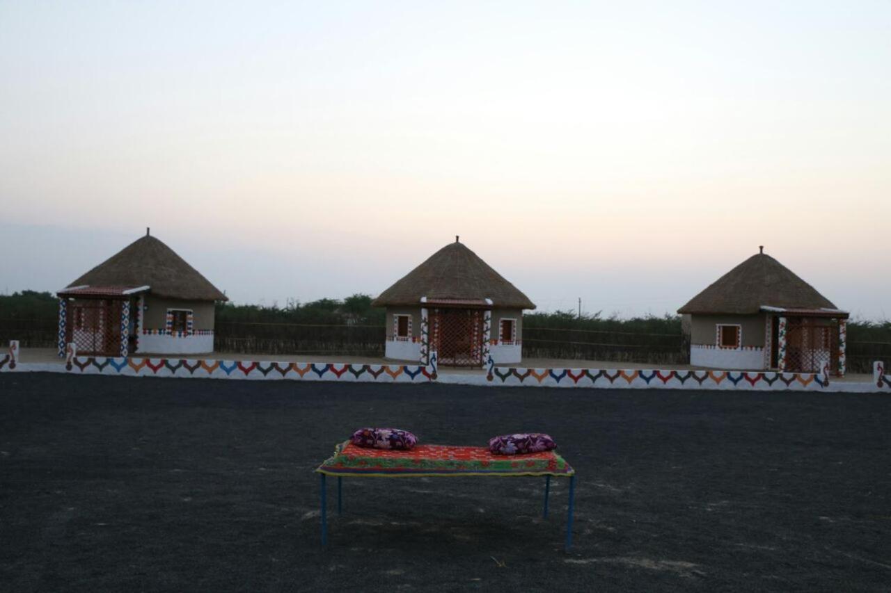 Banni Village Resort - Rann Of Kutch Bherandiāla Esterno foto