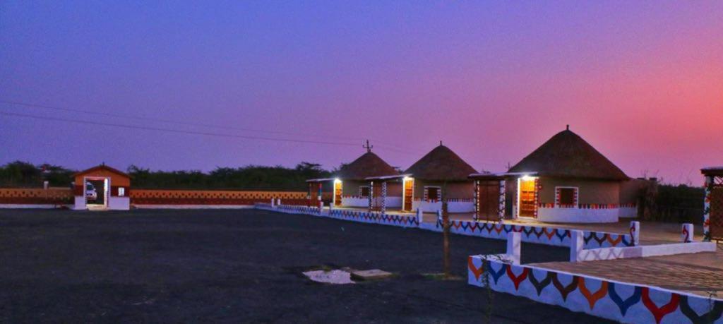 Banni Village Resort - Rann Of Kutch Bherandiāla Esterno foto